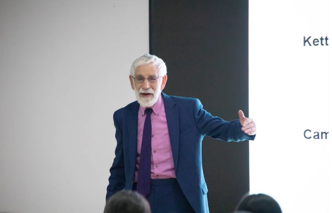 北京爱迪学校迎来剑桥大学国王学院前副院长Rob Wallach(图3)