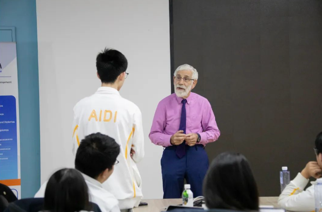 北京爱迪学校迎来剑桥大学国王学院前副院长Rob Wallach(图9)